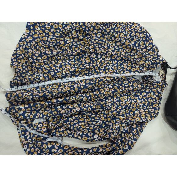 Women's flowy long sleeve leopard print blouse by Layerz Clothing size 3X - Picture 6 of 6